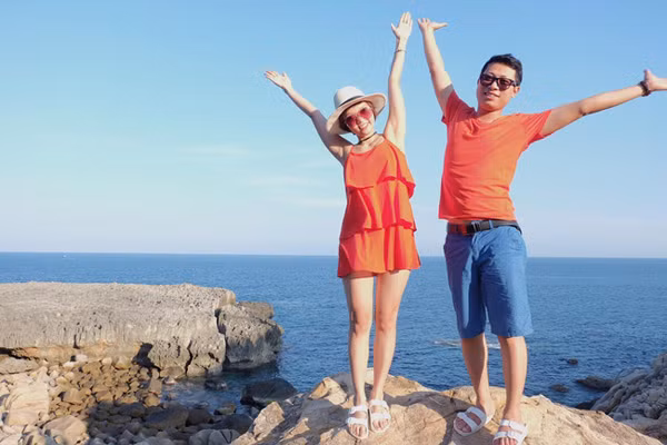 Minh Hằng (25 tuổi) và Vĩnh Long (27 tuổi) - cặp đôi sinh ra để dành cho nhau với chuyện tình "lạc mất và tìm thấy".
