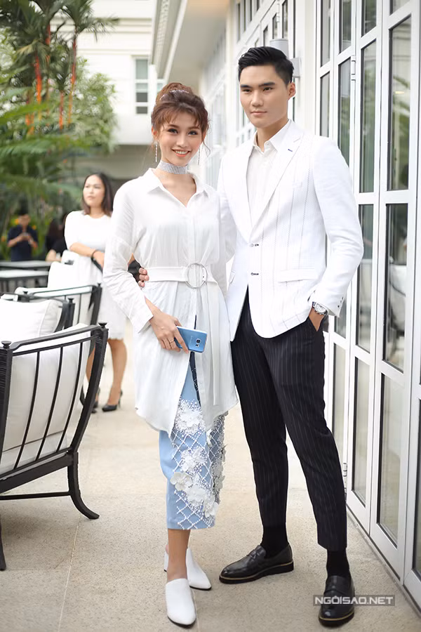 angela-phuong-trinh-dien-vay-xuyen-thau-khoe-sac-ben-dan-sao-10