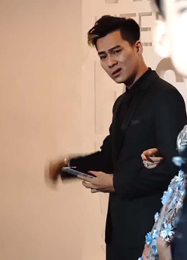 Tiếp tục phát hiện "gương mặt đưa đám" phiên bản thảm đỏ của chồng Lâm Khánh Chi ảnh 1