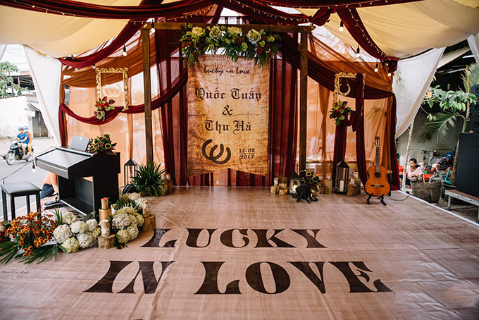 tiec-cuoi-ngap-tran-go-rom-la-cua-cap-9x-yeu-nhau-ca-thap-ky-7