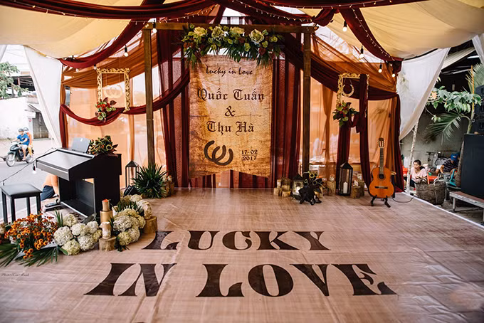 tiec-cuoi-ngap-tran-go-rom-la-cua-cap-9x-yeu-nhau-ca-thap-ky-7