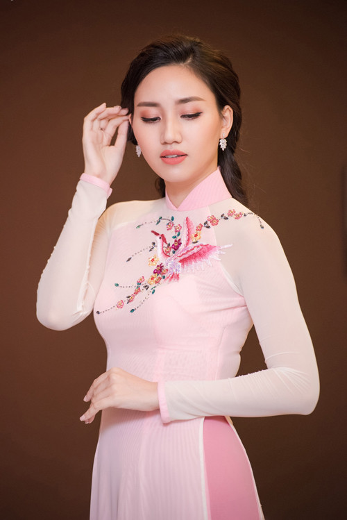 Hiện tại, Trà My hài lòng với cuộc sống hôn nhân viên mãn bên ông xã doanh nhân. Con gái đầu lòng của vợ chồng cô đã 8 tháng tuổi. pham-huong-tung-tram-cam-giam-minh-trong-bong-toi-vi-gap-that-bai-7