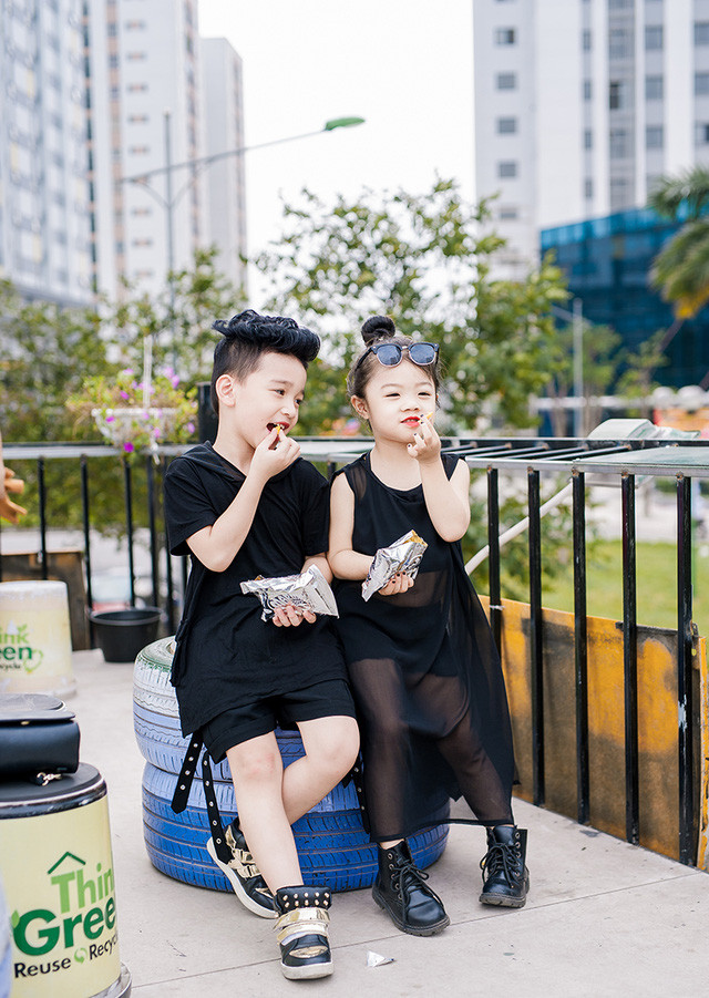 Mẫu nhí sành điệu với thời trang tông đen cực chất ảnh 4 Mẫu nhí sành điệu với thời trang tông đen cực chất ảnh 4