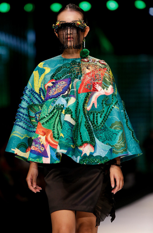 Kỳ Duyên khoe vai trần, làm vedette trên sàn diễn ảnh 9 ky-duyen-khoe-vai-tran-lam-vedette-tren-san-dien-8