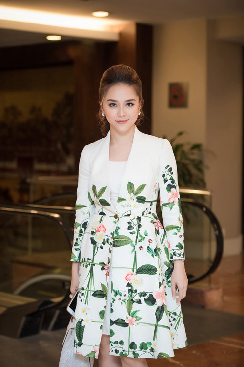 Phạm Hương từng trầm cảm, giam mình trong bóng tối vì gặp thất bại ảnh 9 pham-huong-tung-tram-cam-giam-minh-trong-bong-toi-vi-gap-that-bai-9