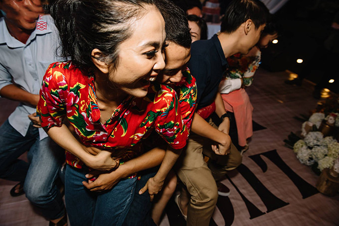 tiec-cuoi-ngap-tran-go-rom-la-cua-cap-9x-yeu-nhau-ca-thap-ky-10