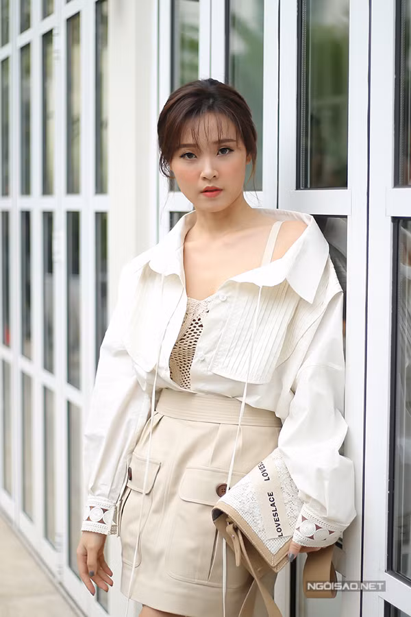angela-phuong-trinh-dien-vay-xuyen-thau-khoe-sac-ben-dan-sao-7