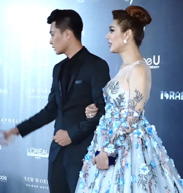 Tiếp tục phát hiện "gương mặt đưa đám" phiên bản thảm đỏ của chồng Lâm Khánh Chi ảnh 4