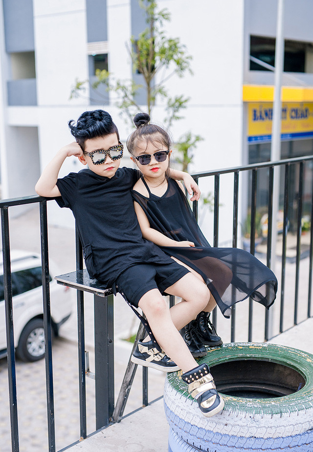 Mẫu nhí sành điệu với thời trang tông đen cực chất ảnh 5 Mẫu nhí sành điệu với thời trang tông đen cực chất ảnh 5