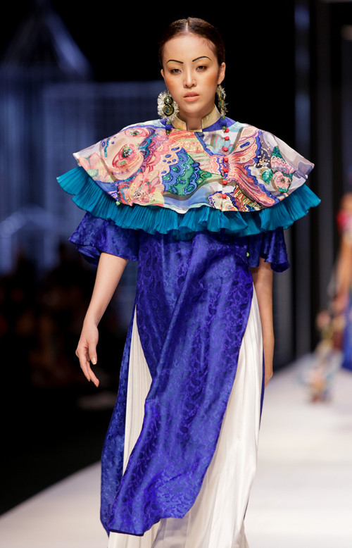 Kỳ Duyên khoe vai trần, làm vedette trên sàn diễn ảnh 7 ky-duyen-khoe-vai-tran-lam-vedette-tren-san-dien-6