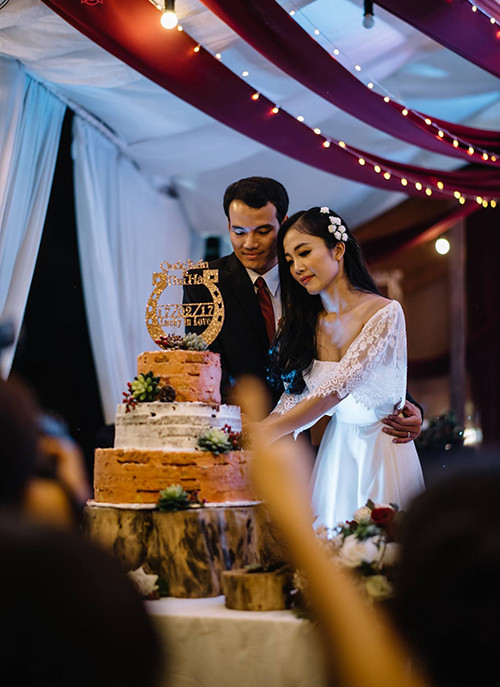 tiec-cuoi-ngap-tran-go-rom-la-cua-cap-9x-yeu-nhau-ca-thap-ky-1