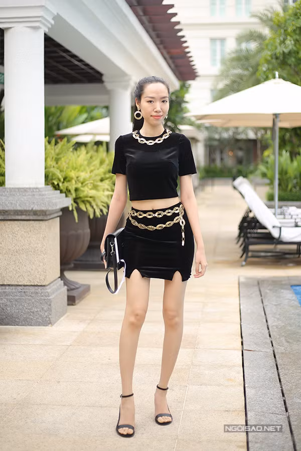 angela-phuong-trinh-dien-vay-xuyen-thau-khoe-sac-ben-dan-sao-13
