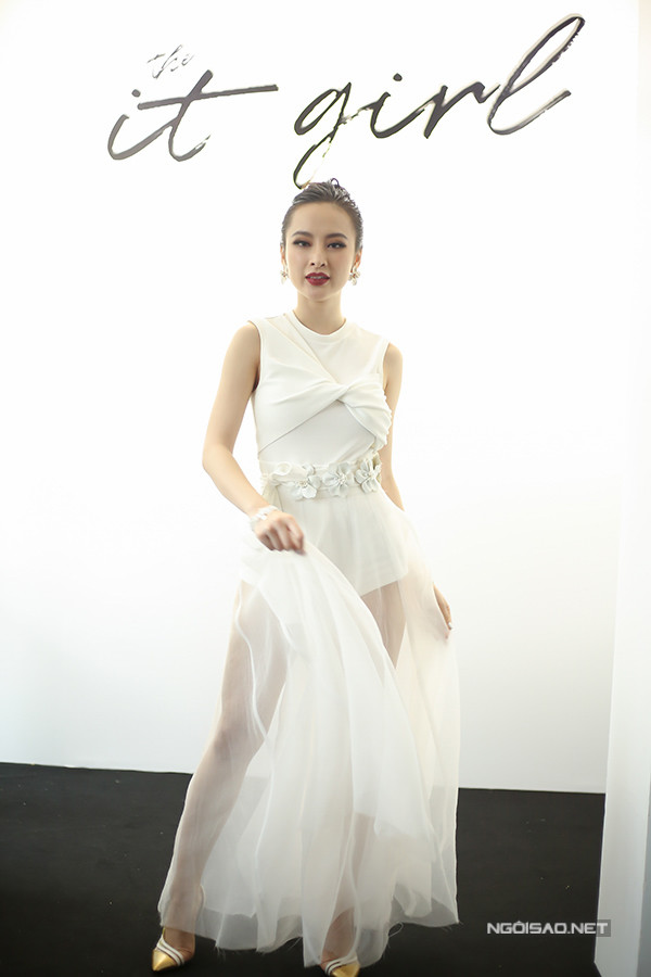 Angela Phương Trinh diện váy xuyên thấu khoe sắc bên dàn sao ảnh 2 angela-phuong-trinh-dien-vay-xuyen-thau-khoe-sac-ben-dan-sao-1
