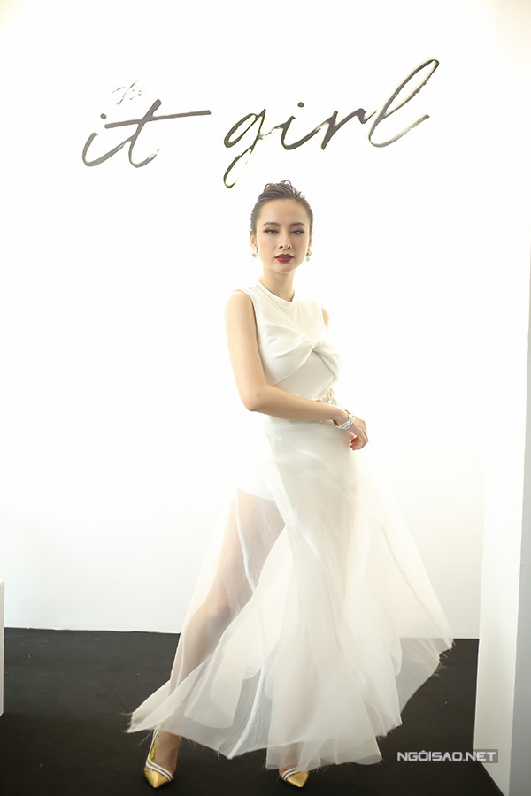 Angela Phương Trinh diện váy xuyên thấu khoe sắc bên dàn sao ảnh 1 angela-phuong-trinh-dien-vay-xuyen-thau-khoe-sac-ben-dan-sao