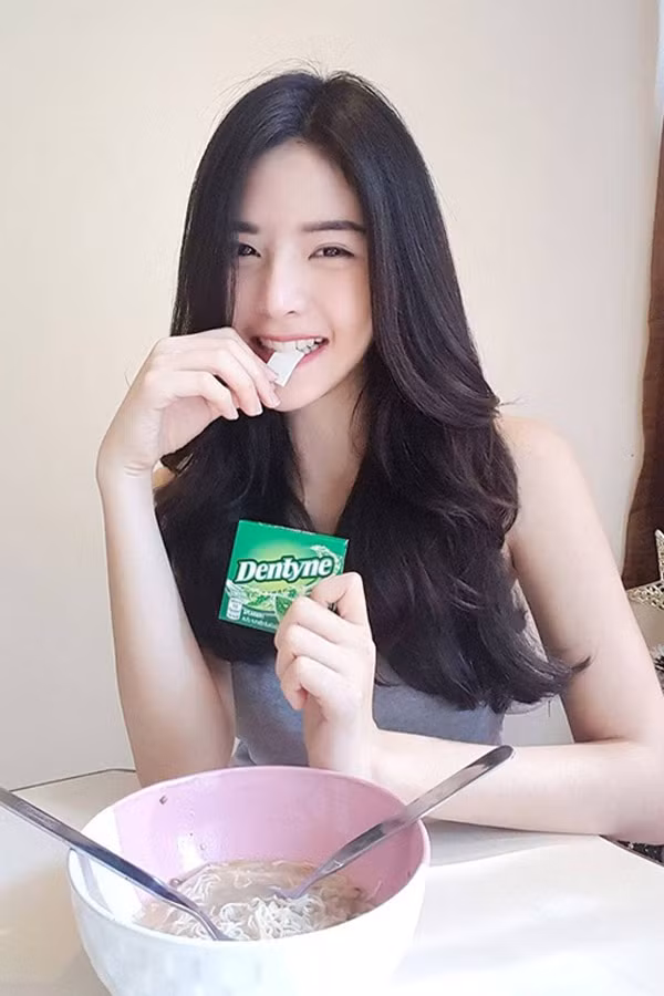 Các hot girl đến từ Trung Quốc, Thái Lan liên tục chia sẻ những bức ảnh thường ngày xinh đẹp với kiểu tóc này.