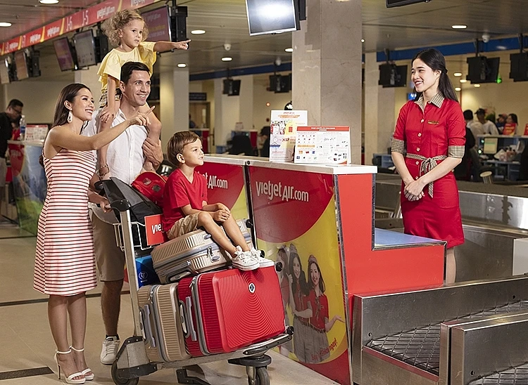 Mua vé bay Vietjet càng nhiều, khách hàng có cơ hội trúng thưởng càng lớn với giải nhất là 1 xe hơi trị giá 1,5 tỷ đồng.