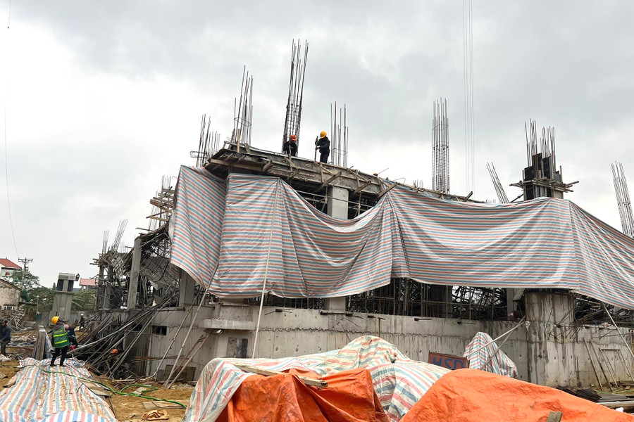 Công trình gặp sự cố có thiết kế 7 tầng, mỗi mặt sàn rộng 900m2. Công trình gặp sự cố có thiết kế 7 tầng, mỗi mặt sàn rộng 900m2.