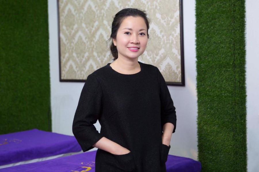 Được biết, mẹ Huyền My tuy rất bận rộn với việc điều hành một trung tâm thẩm mỹ ở Hà Nội nhưng vì thương con gái vất vả, cho nên, mẹ Á hậu luôn cố gắng sắp xếp thời gian để ở bên và hỗ trợ con mỗi lần tham gia sự kiện lớn, nhỏ, hay đi làm từ thiện ở xa. 