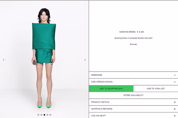 Chiếc váy bằng chất liệu satin bóng sang trọng và gam màu tuyệt đẹp có giá cắt cổ