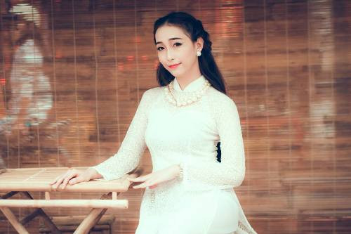 Khánh An có gương mặt xinh xắn và vóc dáng mảnh mai. Khánh An sở hữu gương mặt xinh xắn và vóc dáng mảnh mai quyến rũ. Ảnh: C.K