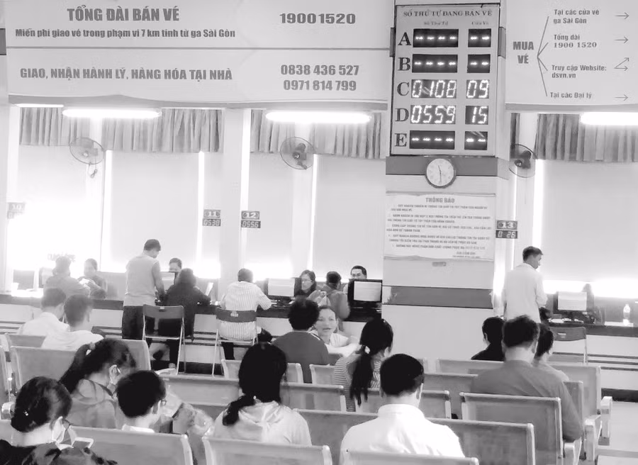 Nhiều khách hàng thất vọng vì không mua được vé như mong đợi, dù có mặt ở ga không lâu khi vé tàu Tết được mở bán