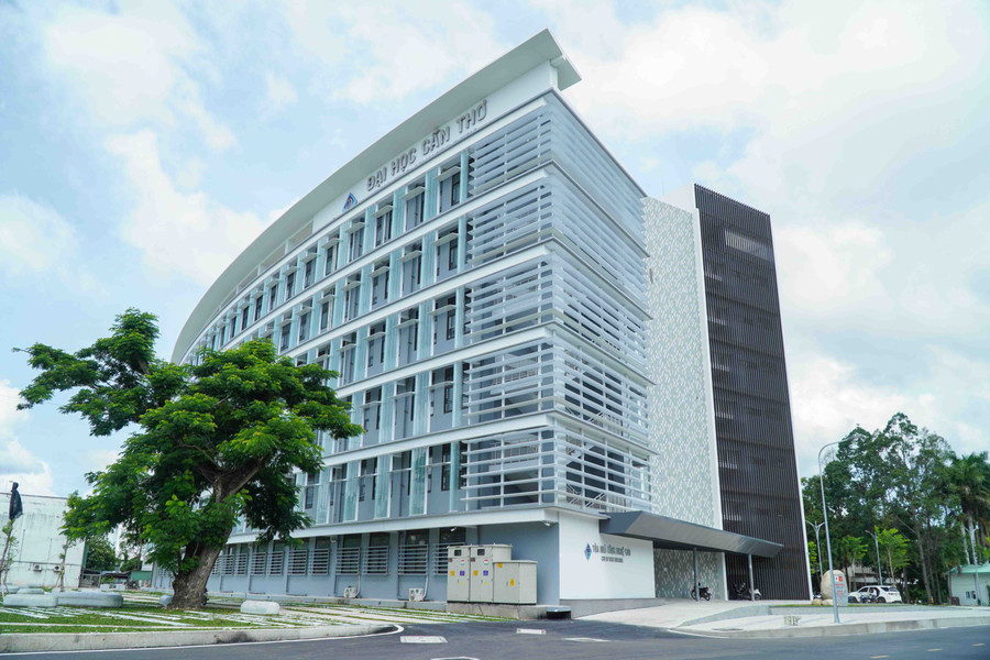 Trường ĐH Cần Thơ đã mở ngành Thiết kế vi mạch bán dẫn với thời gian đào tạo 4,5 năm. Trường ĐH Cần Thơ đã mở ngành Thiết kế vi mạch bán dẫn với thời gian đào tạo 4,5 năm.