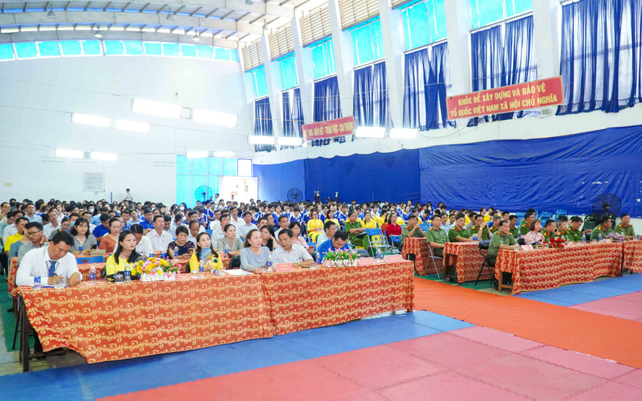 Lễ ra mắt mô hình có sự tham dự đông đảo của lãnh đạo Sở GD&amp;ĐT, các phòng GD&amp;ĐT và giáo viên các trường.