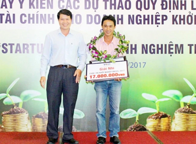 Thầy giáo chế tạo xe nông nghiệp đa năng