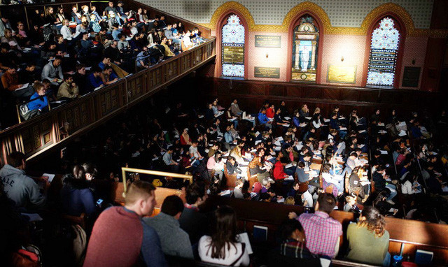 Lớp học hạnh phúc đông kỷ lục - Ảnh 1. Lớp học hạnh phúc đông kỷ lục - Ảnh 1.