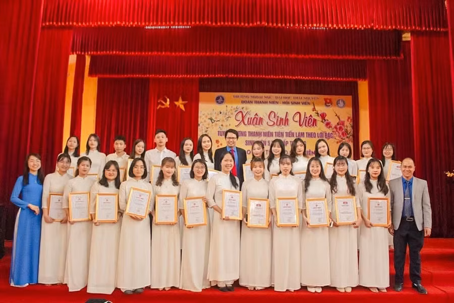 CLB Sinh viên 5 tốt - Trường Ngoại ngữ (ĐH Thái Nguyên)