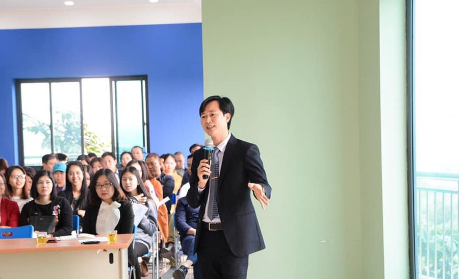 TS Hoàng Trung Học