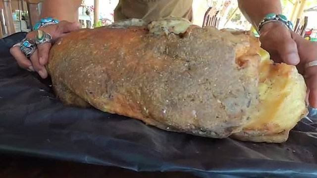 Nhặt được khối đá xù xì dạt bờ biển, ngư dân trúng lớn 12 tỷ Nhặt được khối đá xù xì dạt bờ biển, ngư dân trúng lớn 12 tỷ