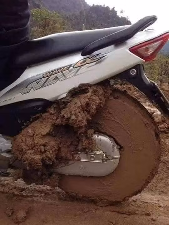 Đường vào nhà em đó.