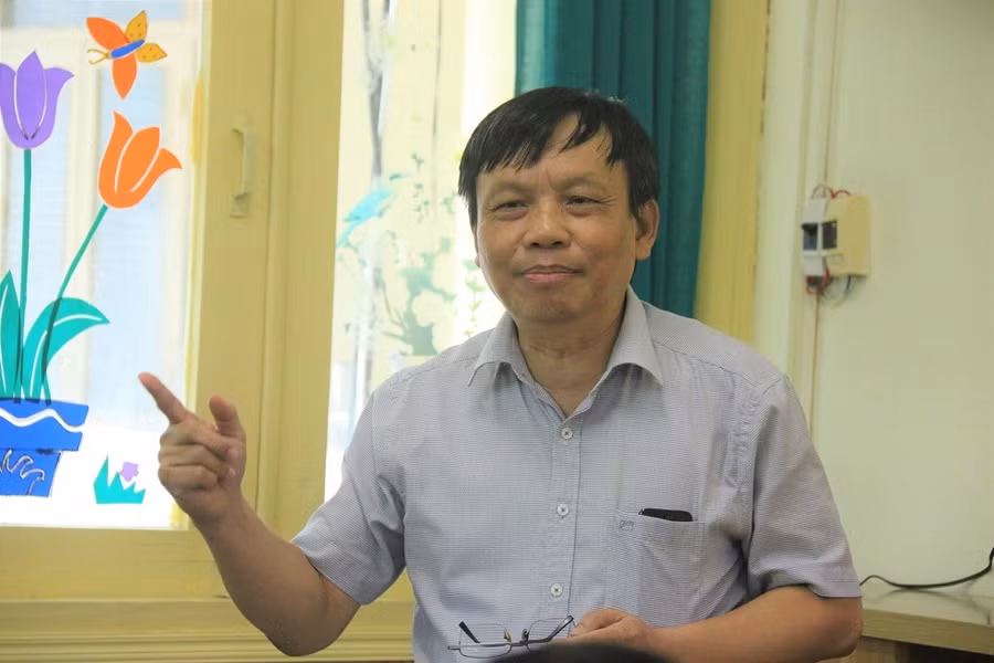 PGS.TS Đỗ Tiến Đạt, thành viên Ban phát triển Chương trình môn Toán mới Học sinh giỏi ở Anh về Việt Nam bị đánh giá là chậm tiến