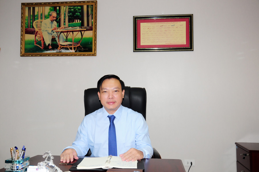 Ông Hoàng Đình Cảnh, Phó Cục trưởng Cục Phòng, chống HIV/AIDS. Ông Hoàng Đình Cảnh, Phó Cục trưởng Cục Phòng, chống HIV/AIDS.