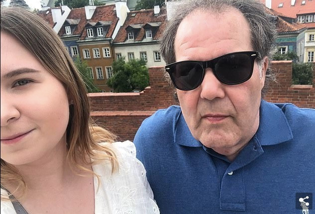 Kỳ lạ nữ sinh chết mê người đàn ông hơn 42 tuổi