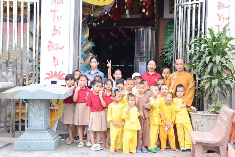 Học sinh iSchool Sóc Trăng tham gia chương trình thiện nguyện “Love Harmony - Hòa nhịp yêu thương”. 