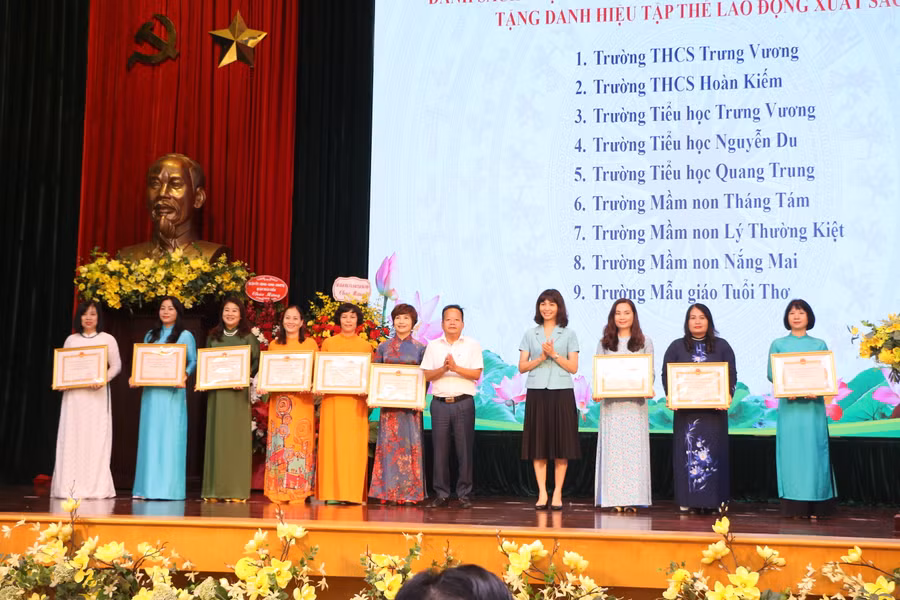 9 đơn vị được tặng danh hiệu Tập thể lao động xuất sắc năm học 2022-2023.