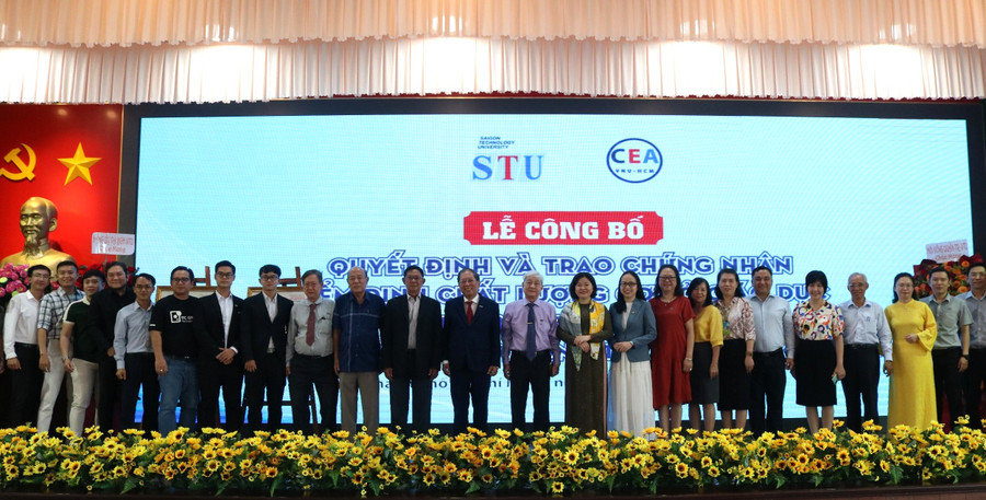 Tập thể lãnh đạo STU, các Khoa, phòng của Nhà trường trong ngày vui đón nhận đạt kiểm định chất lượng cơ sở giáo dục chu kỳ 2. Tập thể lãnh đạo STU, các Khoa, phòng của Nhà trường trong ngày vui đón nhận đạt kiểm định chất lượng cơ sở giáo dục chu kỳ 2.