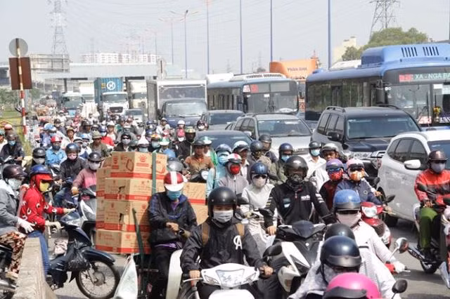 Điểm nghẽn lớn nằm ngay đoạn trạm thu phí xa lộ Hà Nội