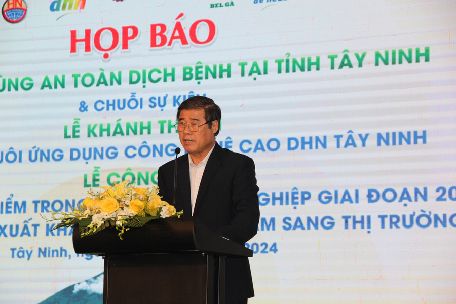 Ông Trần Văn Chiến, Phó Chủ tịch UBND tỉnh Tây Ninh phát biểu tại buổi họp báo. Ảnh: Ng.Vy