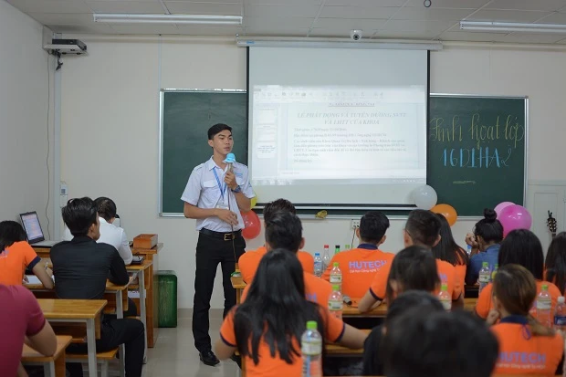 Đại diện Phòng Công tác Sinh viên, Khoa/Viện, Đoàn Thanh niên - Hội Sinh viên HUTECH thường xuyên đồng hành
với tập thể các lớp tại mỗi buổi sinh hoạt để tuyên truyền, nhắc nhở sinh viên 