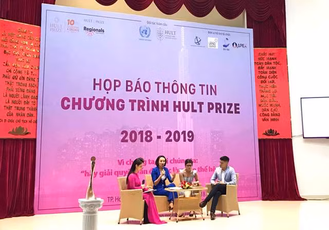 Các cựu sinh viên, doanh nghiệp trẻ từng là á quân khu vực giải thưởng Hult Prize năm trước chia sẻ kinh nghiệm thành công của mình