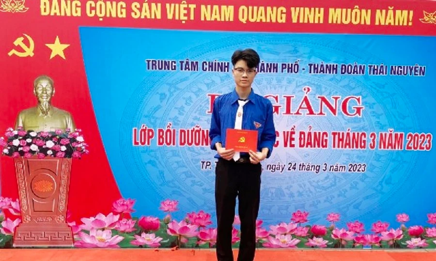 Nam sinh người dân tộc Tày Nguyễn Nông Toán.