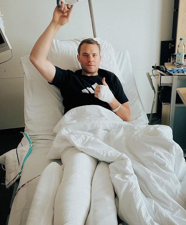 Mùa giải chính thức khép lại với Manuel Neuer. Mùa giải chính thức khép lại với Manuel Neuer.