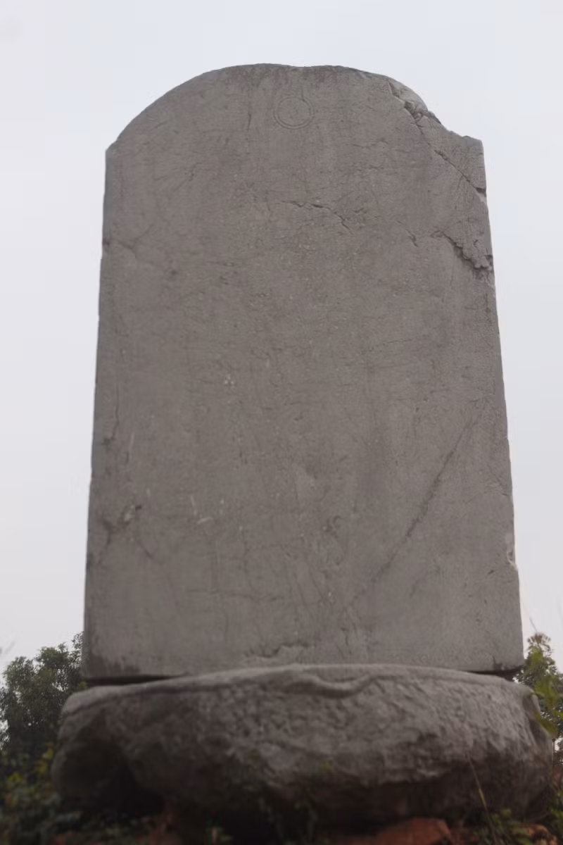 Bia Hậu Lê ghi lại lịch sử chùa Dạm.