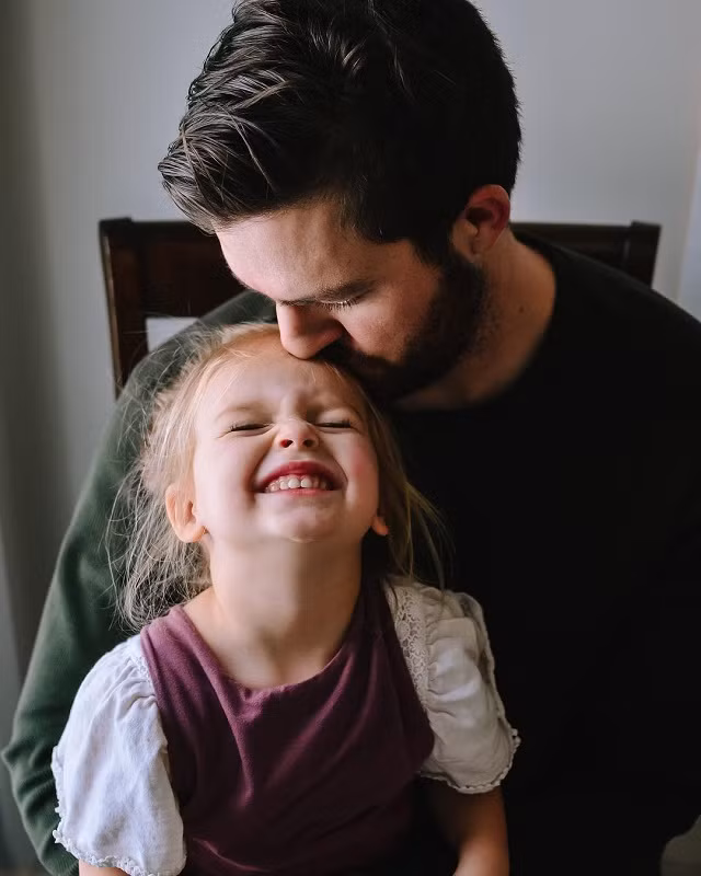 20 quy tac tro thanh mot nguoi cha tuyet voi trong mat co con gai nho hinh anh 2