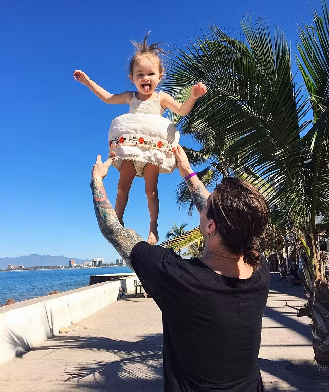 20 quy tac tro thanh mot nguoi cha tuyet voi trong mat co con gai nho hinh anh 1