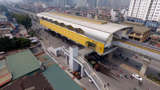 Cận cảnh người nhện gấp rút vệ sinh ga Cát Linh - Hà Đông - 16