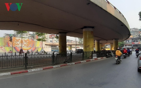 hà nội xin được tiếp tục trông giữ xe dưới gầm cầu vượt hình 1 ha noi xin duoc tiep tuc trong giu xe duoi gam cau vuot hinh 1